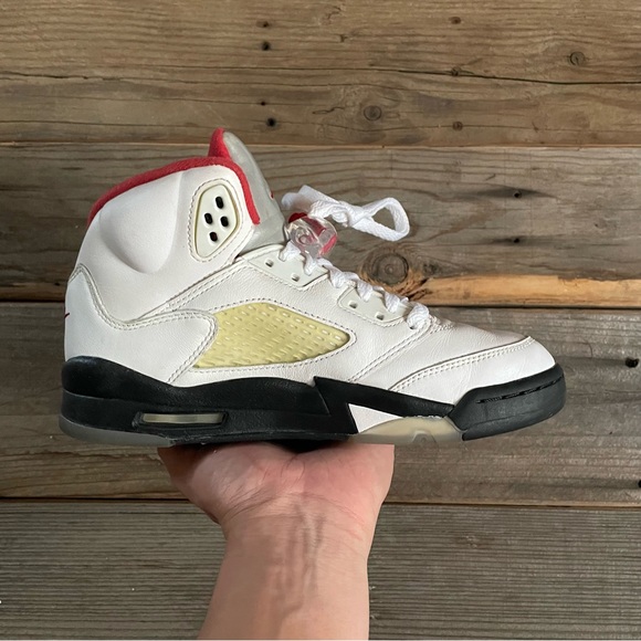 Women Size 6.5 / Size 5 Youth 2020 Nike Air Jordan 5 Fire Red Basketball Sneaker - Picture 4 of 8